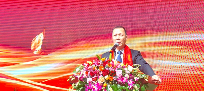 趙曉斌主持會(huì)議（修）網(wǎng).jpg