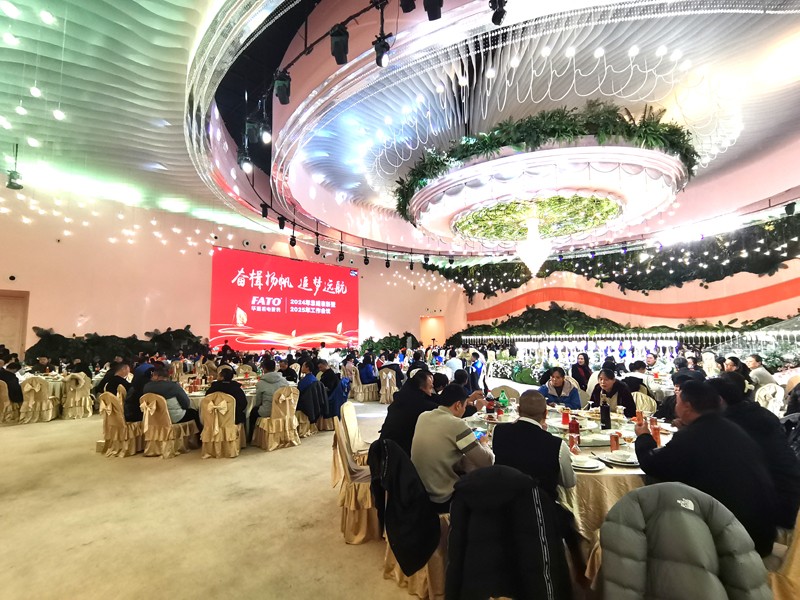 會(huì)議現(xiàn)場(chǎng)2修網(wǎng).jpg